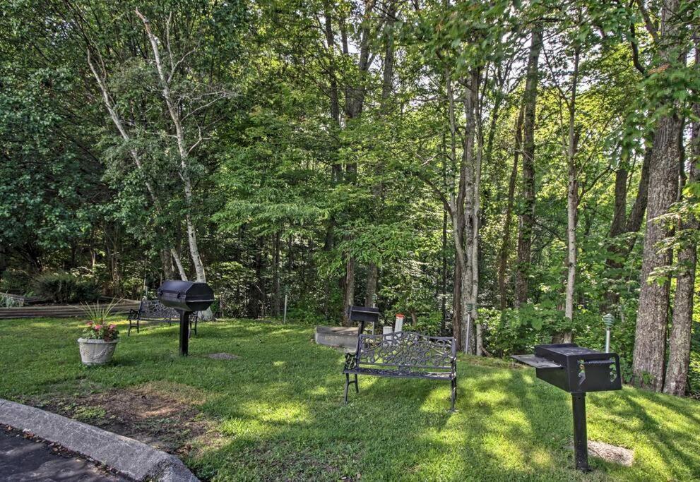 Вилла Lux Retro Getaway W/ Ober & Smoky Mtn Views! Гатлинбург Экстерьер фото