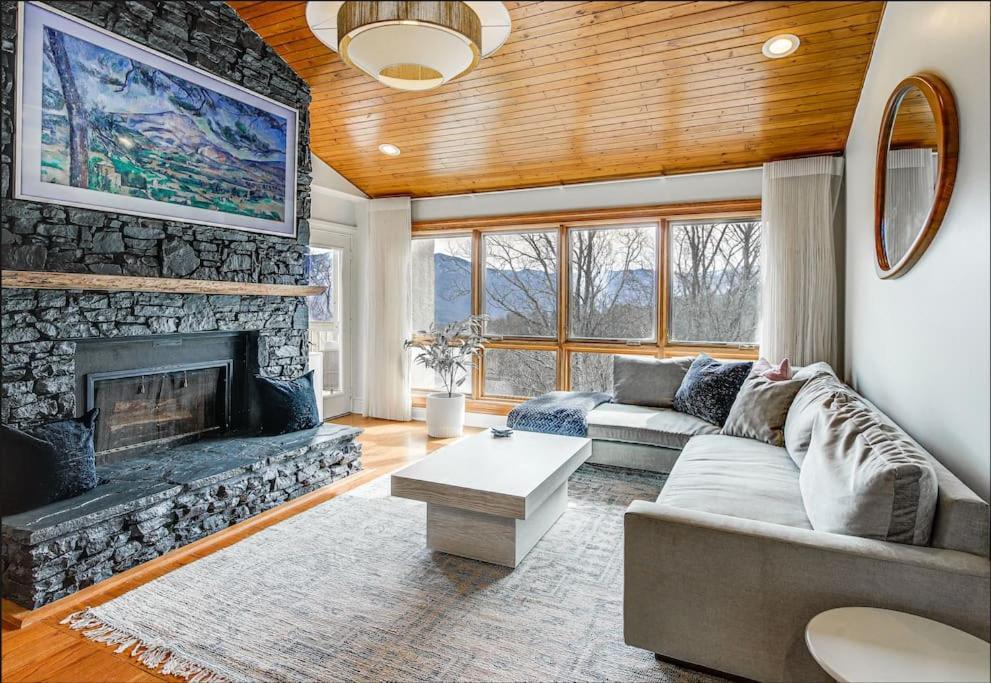 Вилла Lux Retro Getaway W/ Ober & Smoky Mtn Views! Гатлинбург Экстерьер фото
